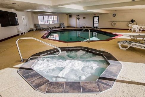 indoor-pool-with-hot