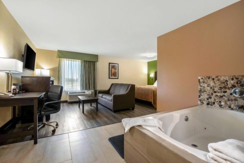 jacuzzi-king-suite-with