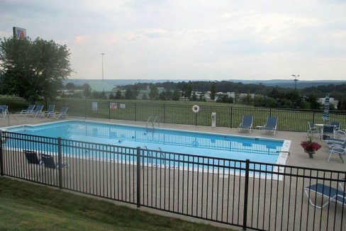 quality-inn-breezwd pool