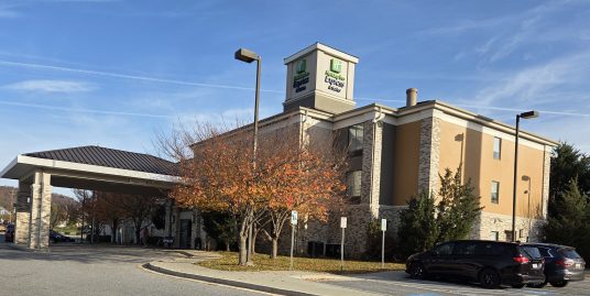 HOLIDAY INN EXPRESS & SUITES